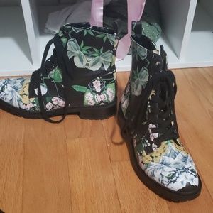 Flower combat boots